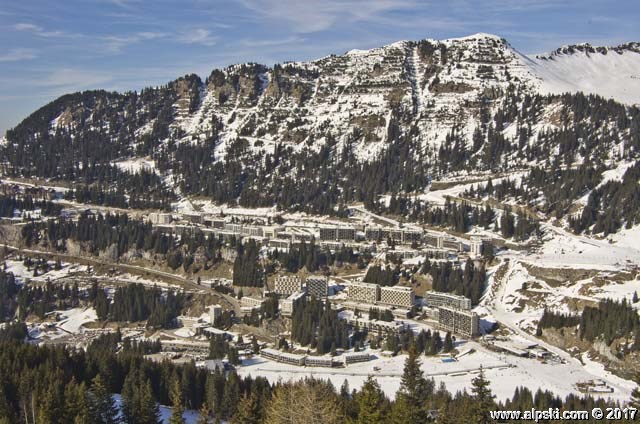 The village, Flaine