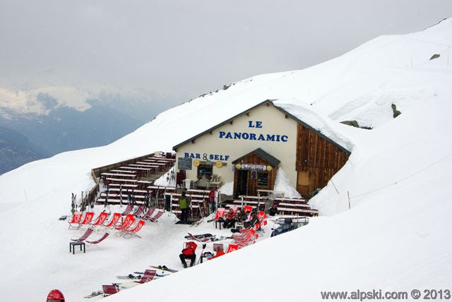 Panoramic bar and self service restaurant